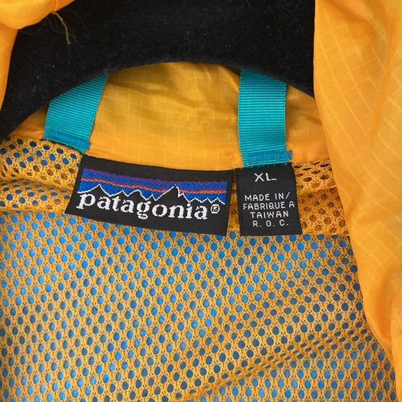 Nice water resistant wind breaker - Picture 3 of 5